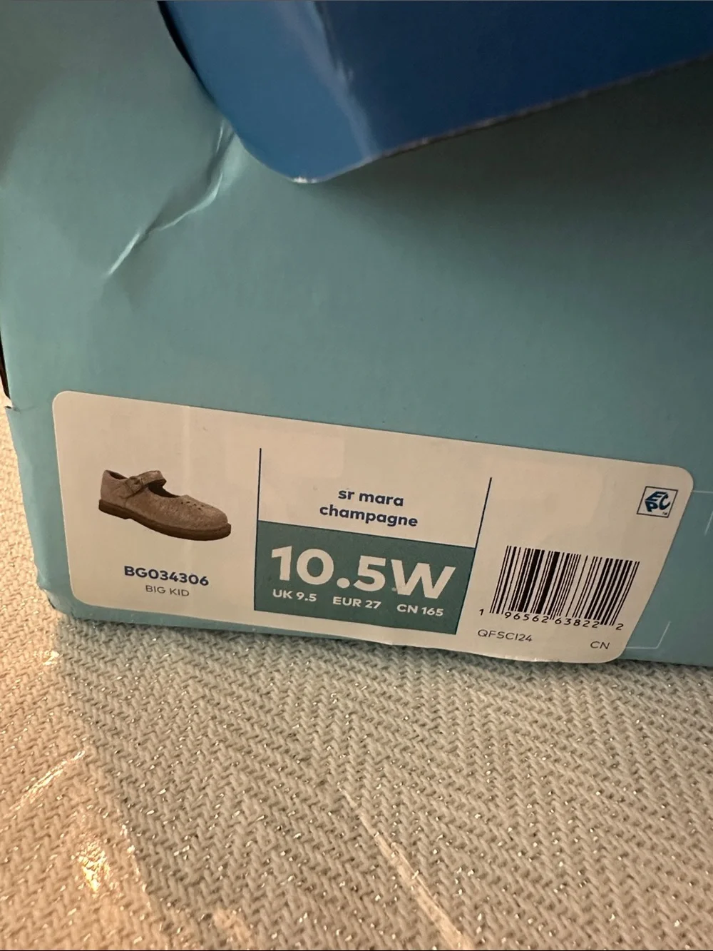 Stride Rite Toddler Girl Size 10.5 Wide NWT and box. Mara shoe /gold champagne